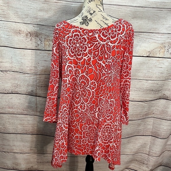 Clara Sun Woo Tunic Top Shark Bite Hem 3/4 Sleeves Red Floral Size Small - Picture 5 of 7